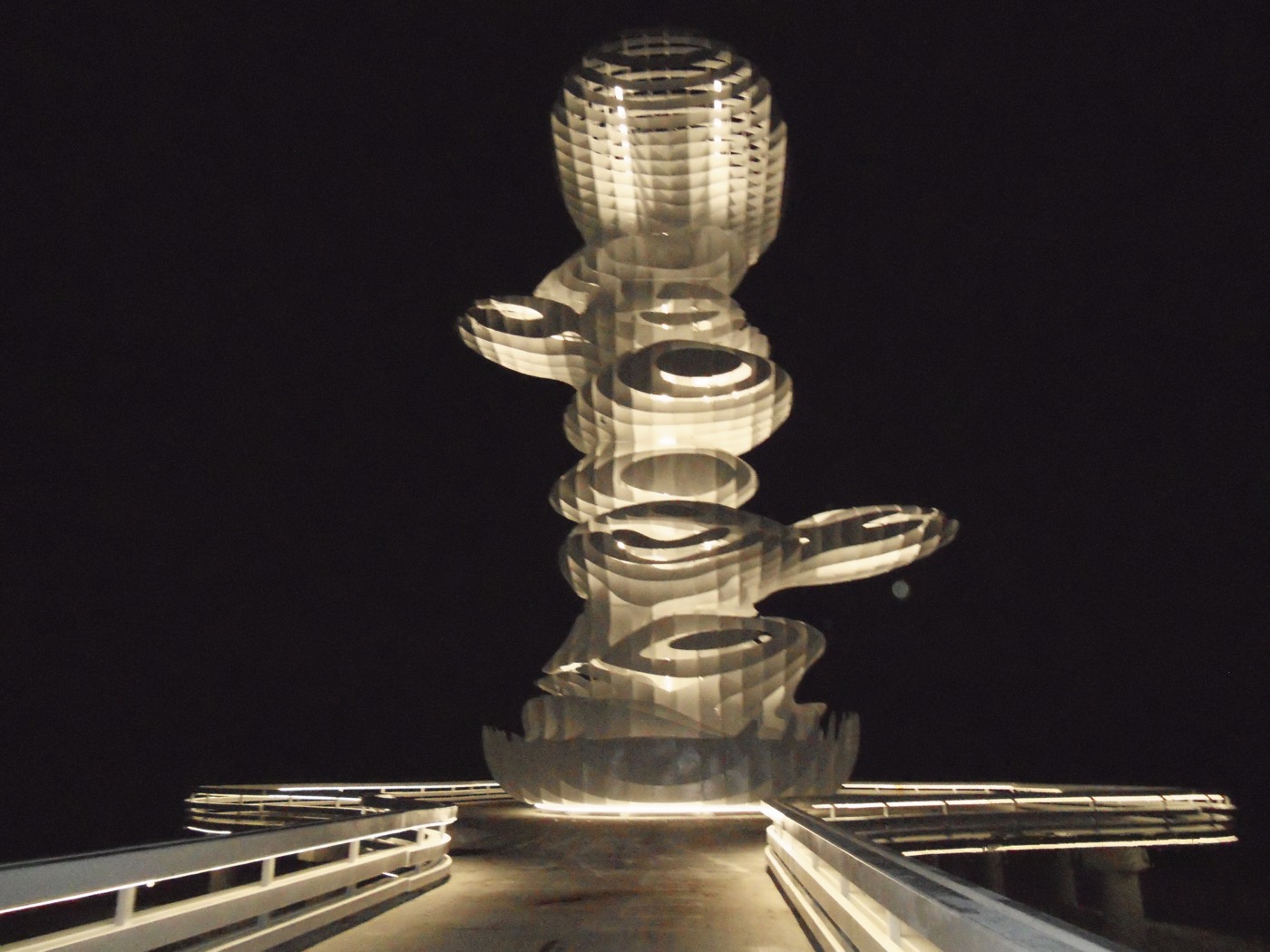 Lazika Pier Sculpture Georgien